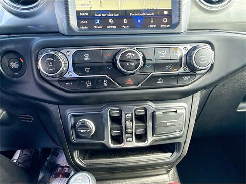 Used 2023 Jeep Gladiator Overland image 17
