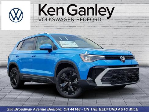 New 2026 Volkswagen Taos SE FWD image 1