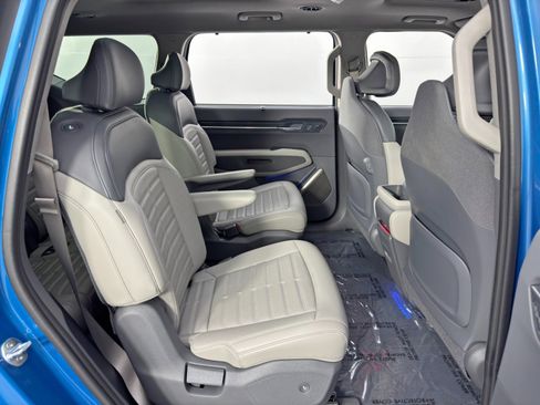 Used 2024 Kia EV9 Land image 42