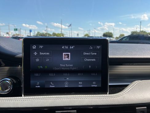 Used 2022 Lincoln Corsair FWD w/ Premium Package image 16