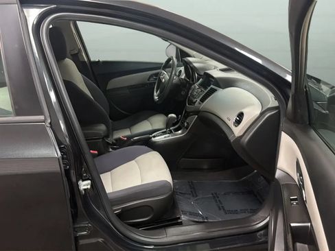 Used 2013 Chevrolet Cruze LS FWD image 20