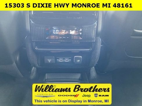 Used 2024 Jeep Wagoneer Series II w/ Flexible Seating Group image 26