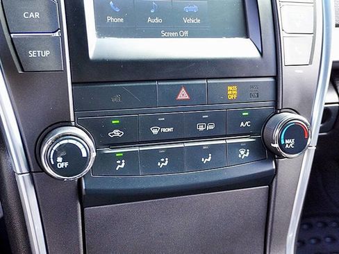 Used 2015 Toyota Camry SE FWD image 27