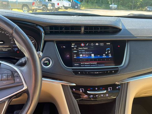 Used 2018 Cadillac XT5 AWD image 19