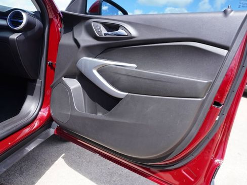 Used 2025 Chevrolet Trax LS w/ LS Convenience Package FWD image 24