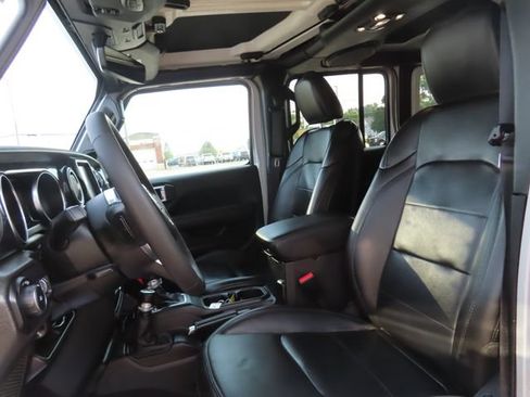 Used 2023 Jeep Wrangler Unlimited Sahara AWD/4WD image 19