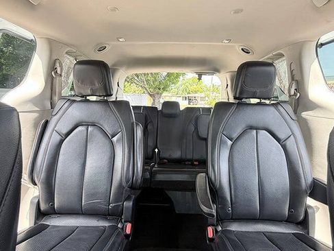 Used 2019 Chrysler Pacifica Touring-L Plus w/ Advanced Safetytec Group FWD image 12
