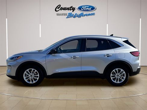 Used 2022 Ford Escape SE w/ Cold Weather Package image 3