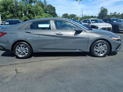 Used 2026 Hyundai Elantra Hybrid FWD image 4
