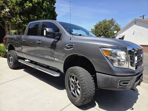 Used 2018 Nissan Titan SV w/ SV Convenience Package AWD/4WD image 36