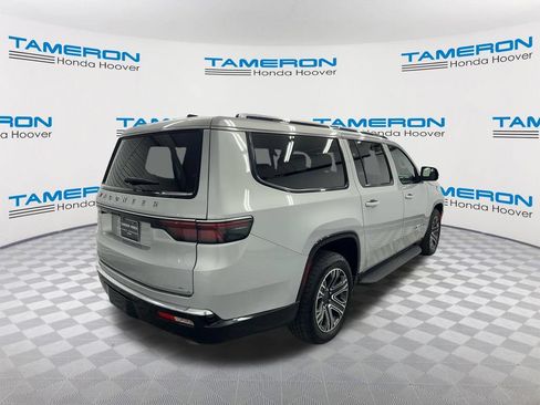 Used 2024 Jeep Wagoneer L Series II w/ Flexible Seating Group AWD/4WD image 5