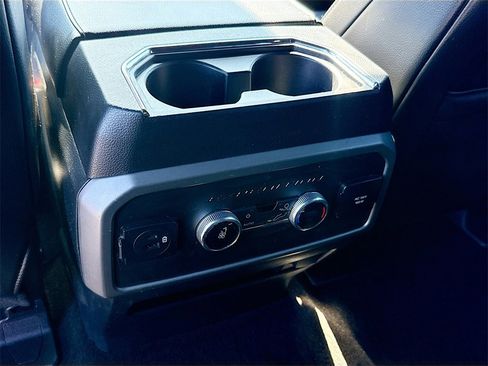 Used 2021 Ford Expedition XLT image 28