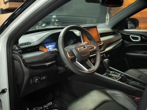 Used 2025 Jeep Compass Trailhawk AWD/4WD image 9