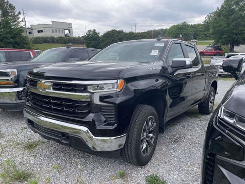 Used 2024 Chevrolet Silverado 1500 LT AWD/4WD image 3
