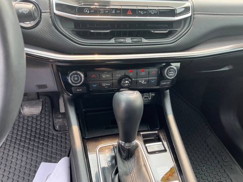 Used 2023 Jeep Compass Latitude w/ Convenience Group AWD/4WD image 19