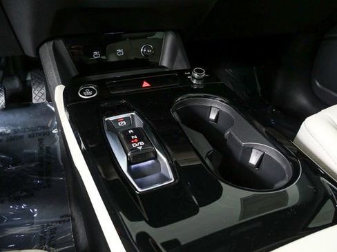 Certified 2025 Audi Q6 e-tron Premium Plus w/ Premium Plus image 18