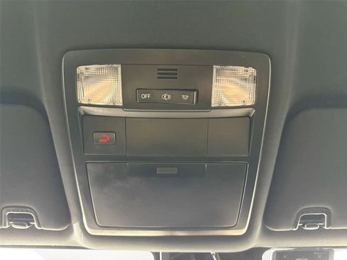 Used 2022 Toyota Tacoma TRD Sport w/ Technology Package RWD image 6