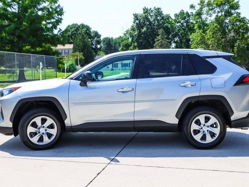 Used 2022 Toyota RAV4 LE w/ Carpet Mat Package (TMS) AWD/4WD image 4