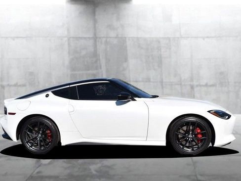 Certified 2024 Nissan Z Performance w/ Floor Mat Package image 5