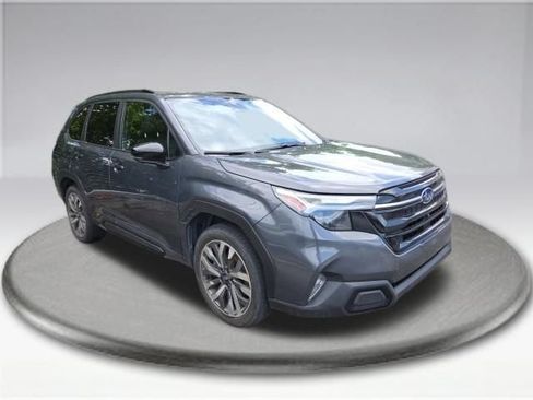 Used 2025 Subaru Forester Touring AWD/4WD image 3