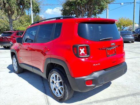 Used 2022 Jeep Renegade Latitude w/ Sun/Sound Group image 9