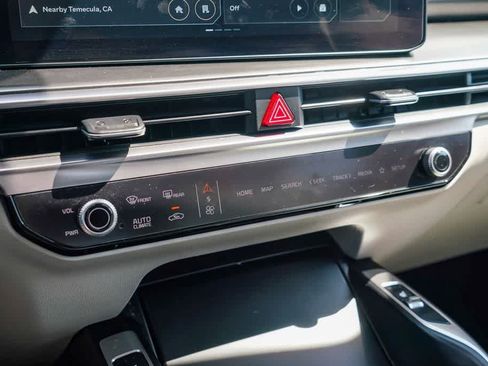 Certified 2025 Kia Sorento EX AWD/4WD image 21