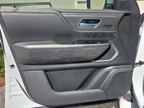 Certified 2025 INFINITI QX80 Luxe image 14