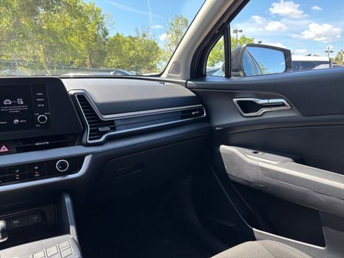 Used 2025 Kia Sportage LX FWD image 34
