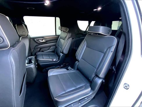 Used 2023 Chevrolet Suburban Premier image 20