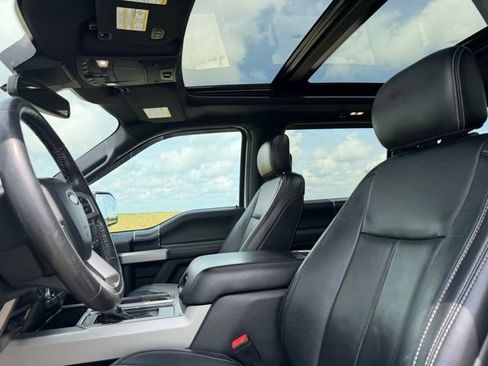 Used 2019 Ford F150 Lariat w/ Equipment Group 502A Luxury AWD/4WD image 7