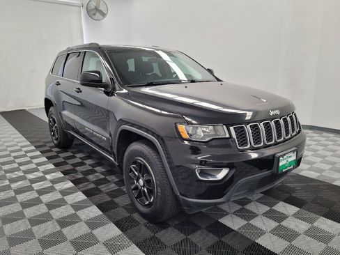 Used 2018 Jeep Grand Cherokee Laredo AWD/4WD image 13