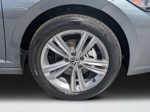 Used 2022 Volkswagen Jetta SE image 9