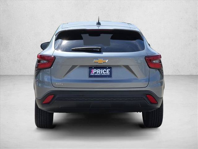 Used 2024 Chevrolet Trax LS w/ LS Convenience Package FWD image 6