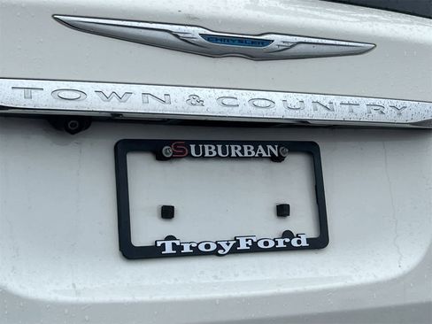 Used 2013 Chrysler Town & Country Touring-L w/ Driver Convenience Group image 12