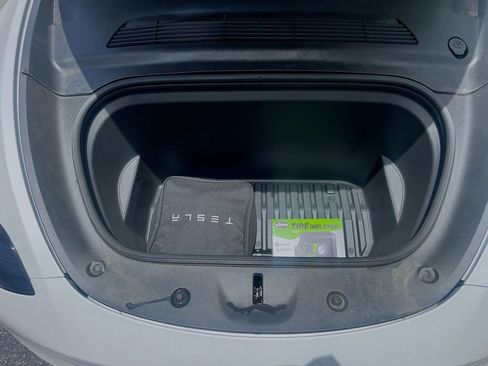 Used 2025 Tesla Model Y Long Range RWD image 32