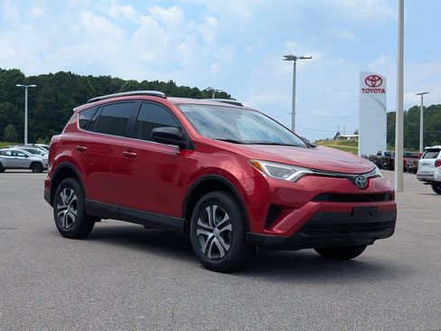 Used 2017 Toyota RAV4 LE FWD image 3