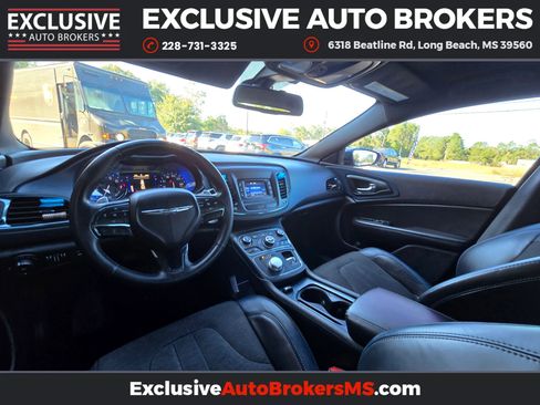 Used 2015 Chrysler 200 S w/ Comfort Group image 10