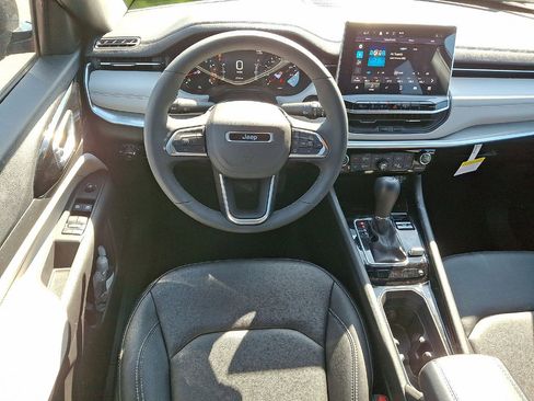 Used 2025 Jeep Compass Limited AWD/4WD image 21