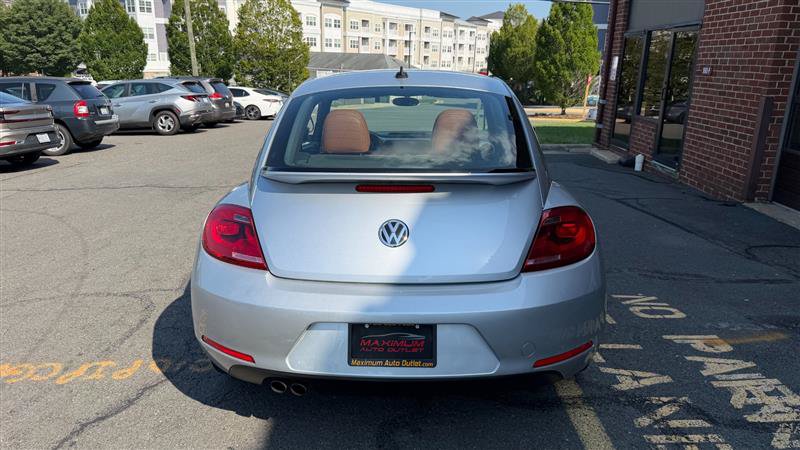Used 2015 Volkswagen Beetle 1.8T Classic FWD image 11