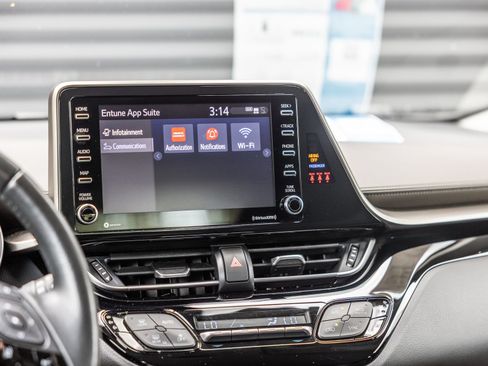 Used 2021 Toyota C-HR Limited FWD image 14