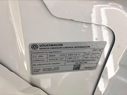 Used 2024 Volkswagen Taos SE w/ Panoramic Sunroof Package AWD/4WD image 31
