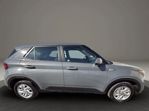 Used 2021 Hyundai Venue SE image 4