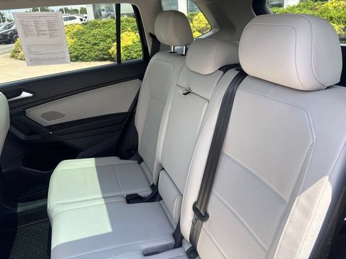 Used 2020 Volkswagen Tiguan SE w/ Panoramic Sunroof Package AWD/4WD image 30