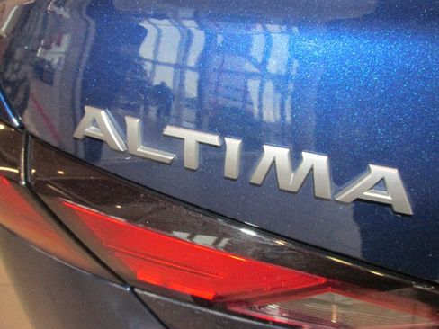 Used 2024 Nissan Altima 2.5 S image 9