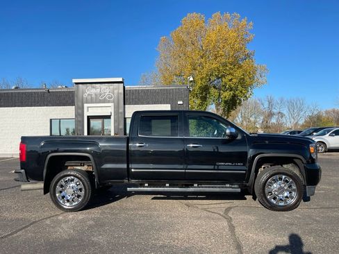 Used 2016 GMC Sierra 2500 Denali w/ Duramax Plus Package AWD/4WD image 3