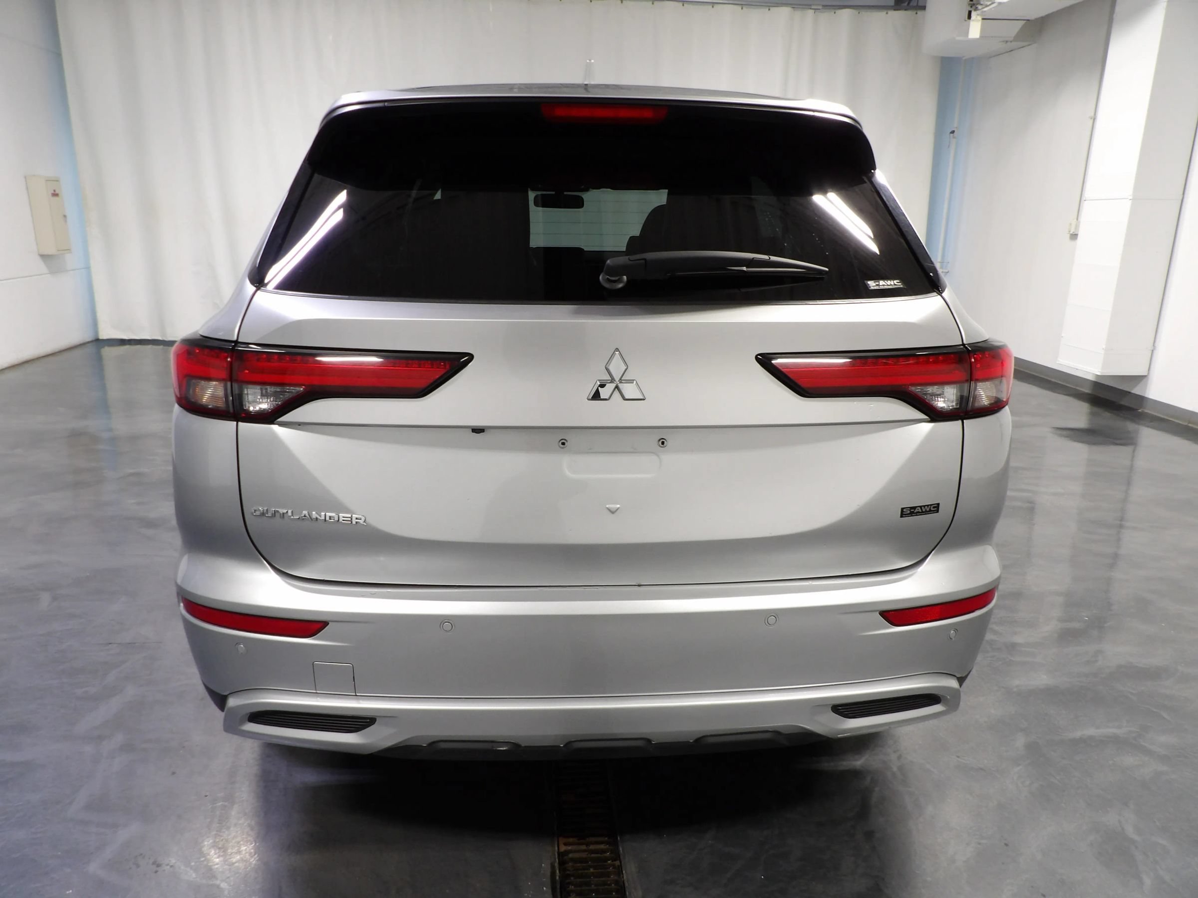 Used 2023 Mitsubishi Outlander ES AWD/4WD image 6