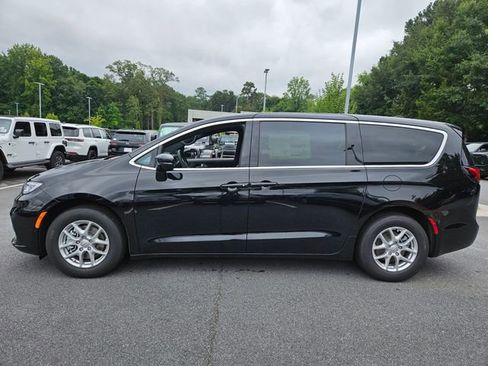 New 2025 Chrysler Pacifica Select image 4