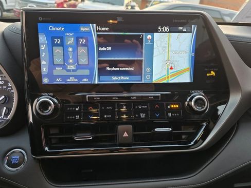 Used 2022 Toyota Highlander Limited image 18