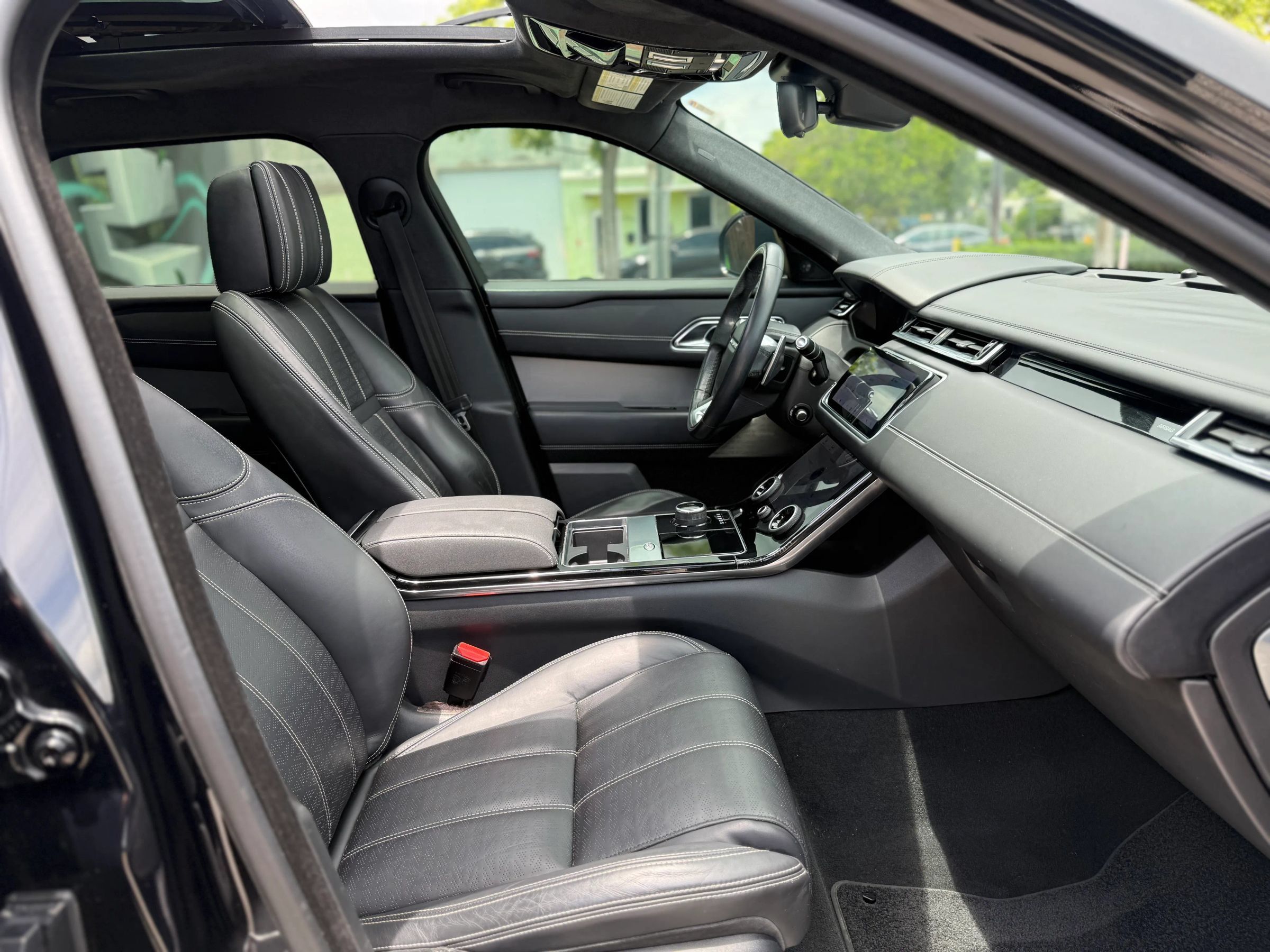 Used 2018 Land Rover Range Rover Velar R-Dynamic HSE AWD/4WD image 17