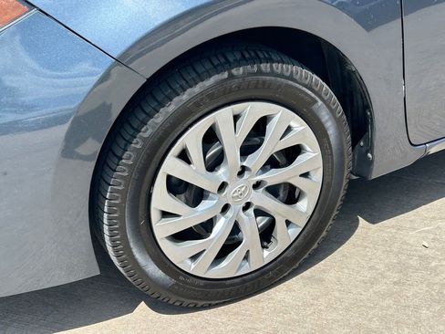 Used 2018 Toyota Corolla LE FWD image 9